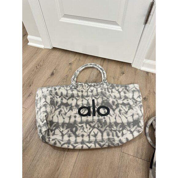 ALO YOGA Shopper Tote (2) - Picture 5 of 5